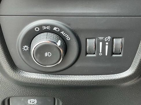 Used 2023 Jeep Grand Cherokee Summit w/ Adv Protech Group IV AWD/4WD image 40