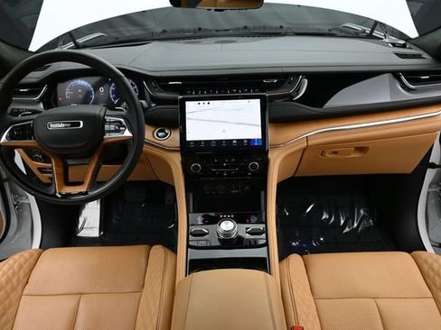 Used 2025 Jeep Grand Cherokee Summit AWD/4WD image 11