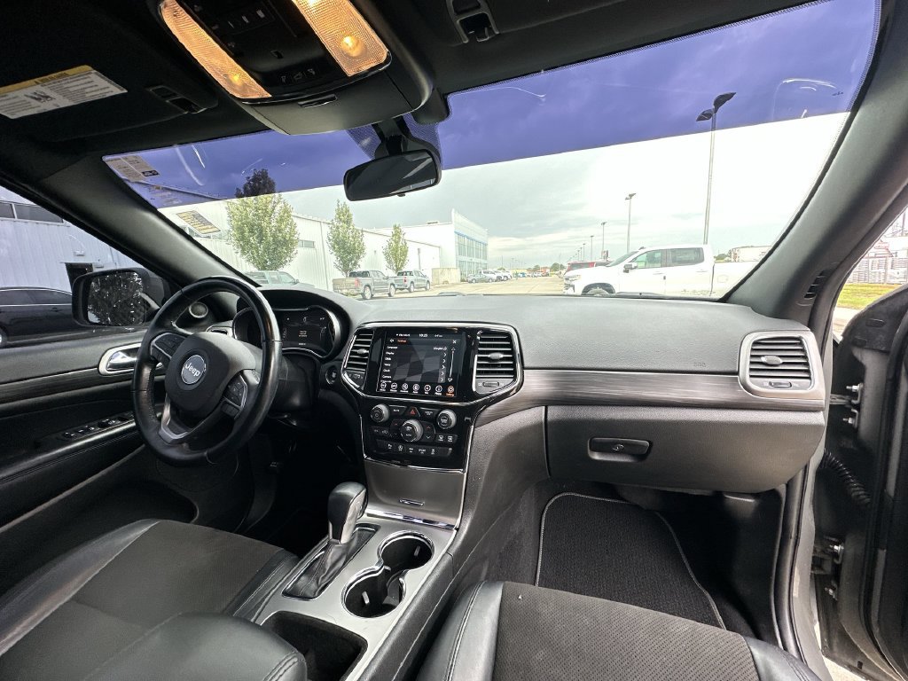 Used 2021 Jeep Grand Cherokee Laredo X AWD/4WD image 30
