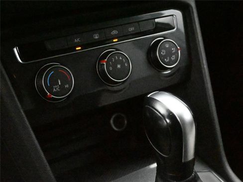 Used 2021 Volkswagen Tiguan S image 5