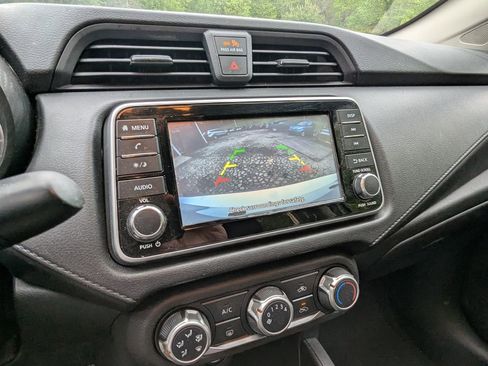 Used 2022 Nissan Versa S FWD image 11
