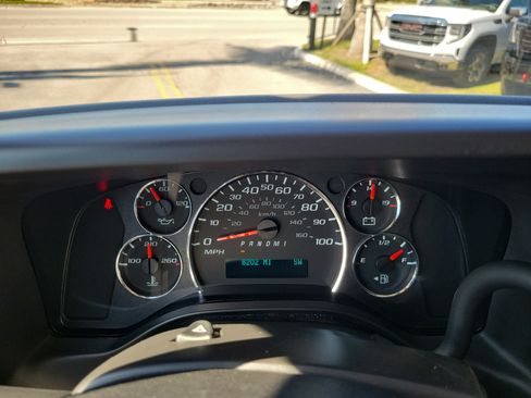 Used 2025 Chevrolet Express 3500 LT w/ LT Preferred Equipment Group RWD image 24