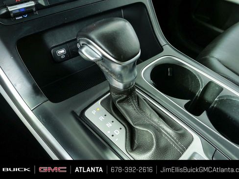 Used 2022 Kia Carnival LX FWD image 16