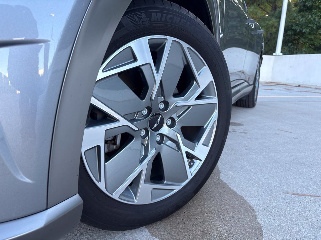 Used 2024 Genesis GV60 RWD image 5