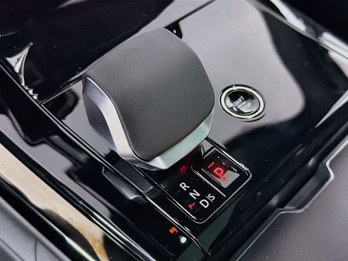 New 2027 Land Rover Range Rover Sport Dynamic SE AWD/4WD image 17
