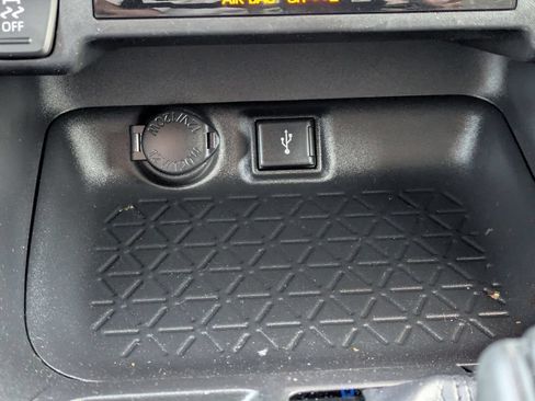 Used 2022 Toyota RAV4 XLE w/ Convenience Package FWD image 30