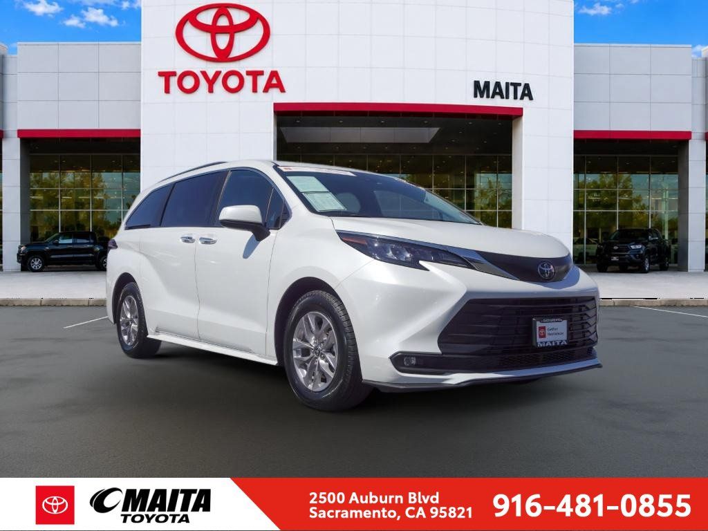 Certified 2026 Toyota Sienna XLE FWD image 1