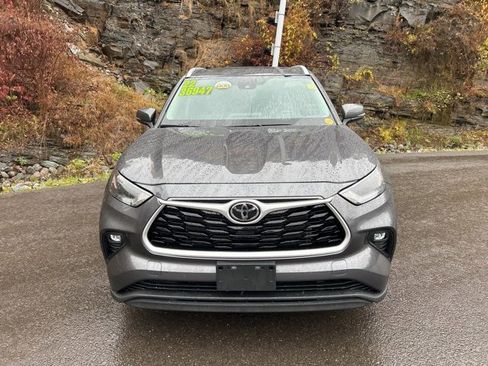 Used 2022 Toyota Highlander XLE image 2