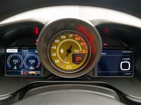 Used 2019 Ferrari Portofino RWD image 30