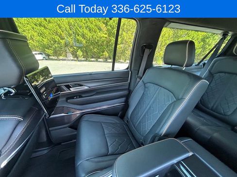 Used 2025 Jeep Grand Wagoneer L Series III w/ Rear Seat Video Group 1 AWD/4WD image 17