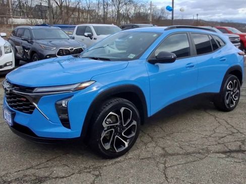 Certified 2024 Chevrolet Trax RS w/ Driver Confidence Package image 4