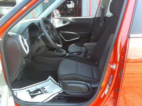 Used 2023 Kia Soul LX FWD image 14