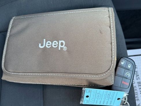 Used 2017 Jeep Grand Cherokee Laredo w/ Quick Order Package 23E image 39