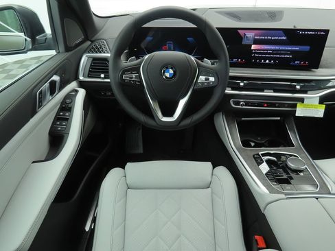 New 2026 BMW X5 xDrive40i w/ Premium Package image 10