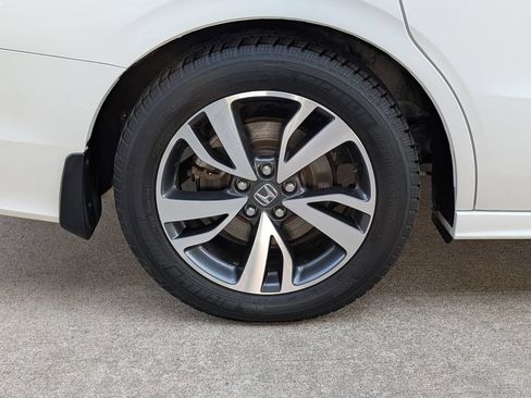 Used 2021 Honda Odyssey Touring image 3