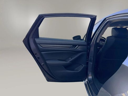 Used 2019 Honda Accord Touring image 32