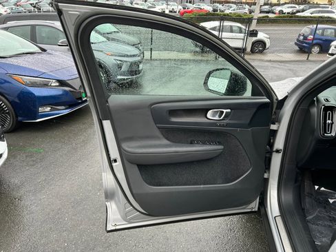 Used 2023 Volvo XC40 Recharge Plus image 10