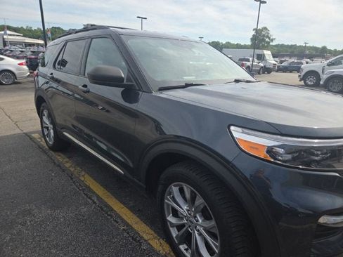 Used 2023 Ford Explorer XLT w/ Equipment Group 202A AWD/4WD image 4