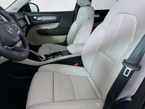 Used 2026 Volvo XC40 B5 Plus w/ Protection Package Premier AWD/4WD image 8