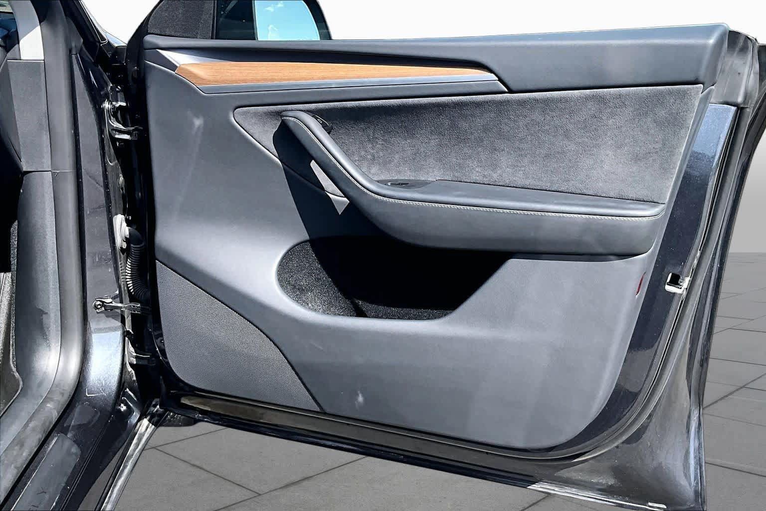 Used 2025 Tesla Model Y Long Range RWD image 20