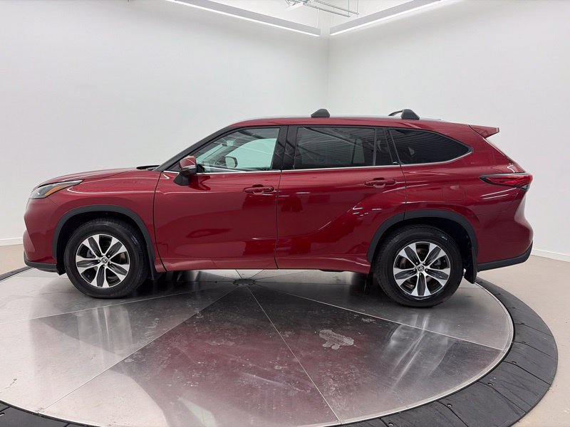 Used 2022 Toyota Highlander XLE AWD/4WD image 6