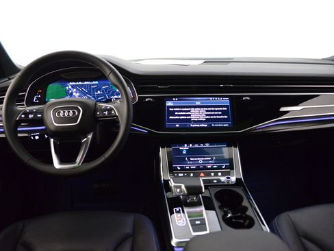 Used 2025 Audi Q7 2.0T Premium w/ Convenience Package image 3