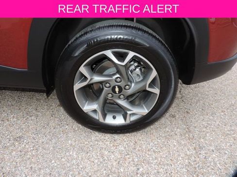 Certified 2025 Chevrolet Trax LT w/ LT Convenience Package image 15