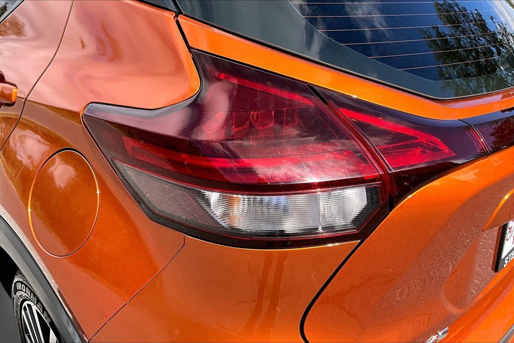 Used 2023 Nissan Kicks SR w/ SR Premium Package FWD image 28