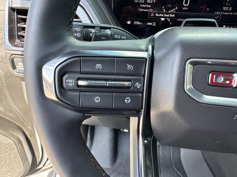 Used 2025 GMC Yukon AT4 image 32