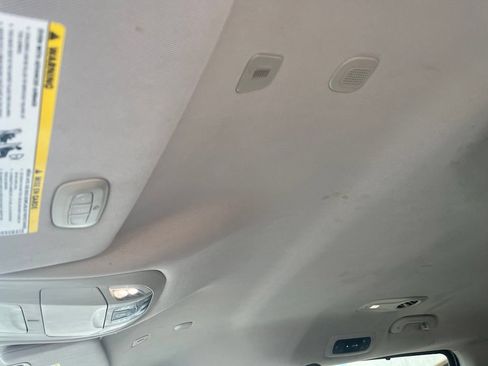 Used 2019 Chrysler Pacifica Touring-L FWD image 10