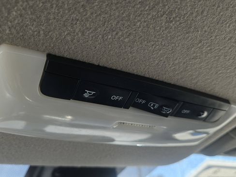 Used 2023 Nissan Versa SV FWD image 15