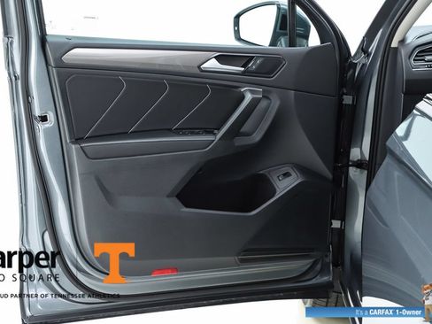 Used 2024 Volkswagen Tiguan SE w/ Panoramic Sunroof Package FWD image 18