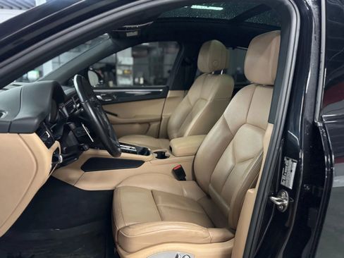 Used 2024 Porsche Macan S w/ Premium Plus Package image 12