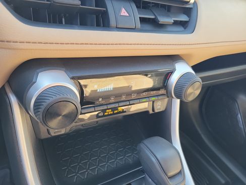 Certified 2025 Toyota RAV4 LE image 32