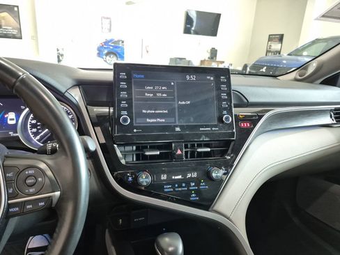 Used 2022 Toyota Camry XLE FWD image 25