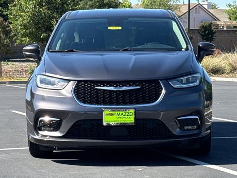 Used 2022 Chrysler Pacifica Touring-L w/ Uconnect Theater Family Group FWD image 7