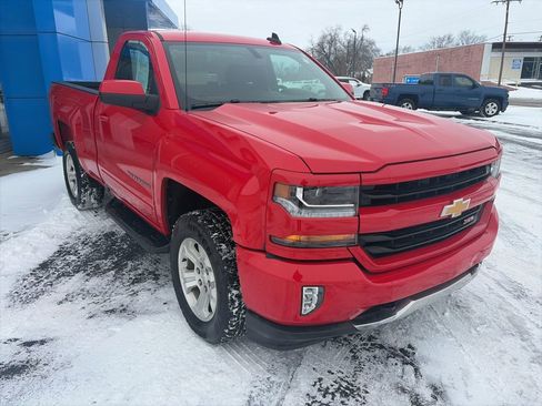 Used 2018 Chevrolet Silverado 1500 LT w/ LT Convenience Package image 5