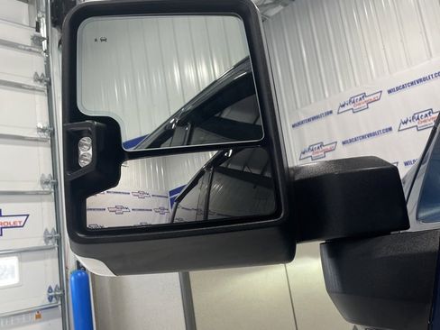 Used 2025 Chevrolet Silverado 2500 LTZ w/ LTZ Plus Package image 18