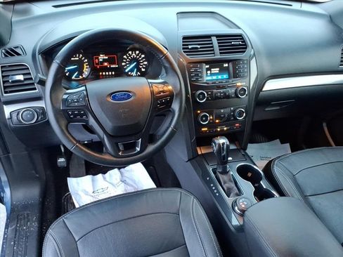Used 2018 Ford Explorer XLT image 15