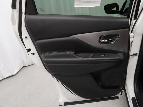 Used 2020 Nissan Murano S image 42