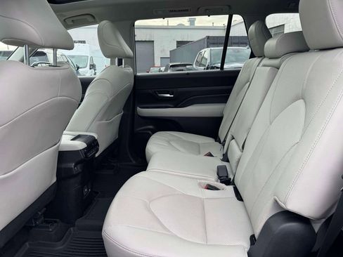 Used 2025 Toyota Grand Highlander XLE image 11