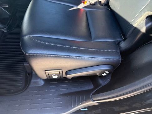 Used 2018 Toyota Highlander XLE image 18