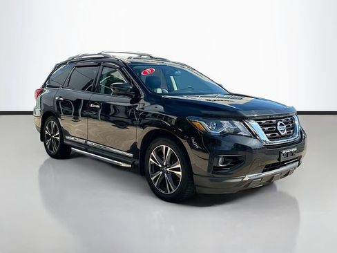 Used 2019 Nissan Pathfinder Platinum image 3