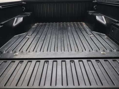 Used 2020 Toyota Tacoma SR5 AWD/4WD image 13