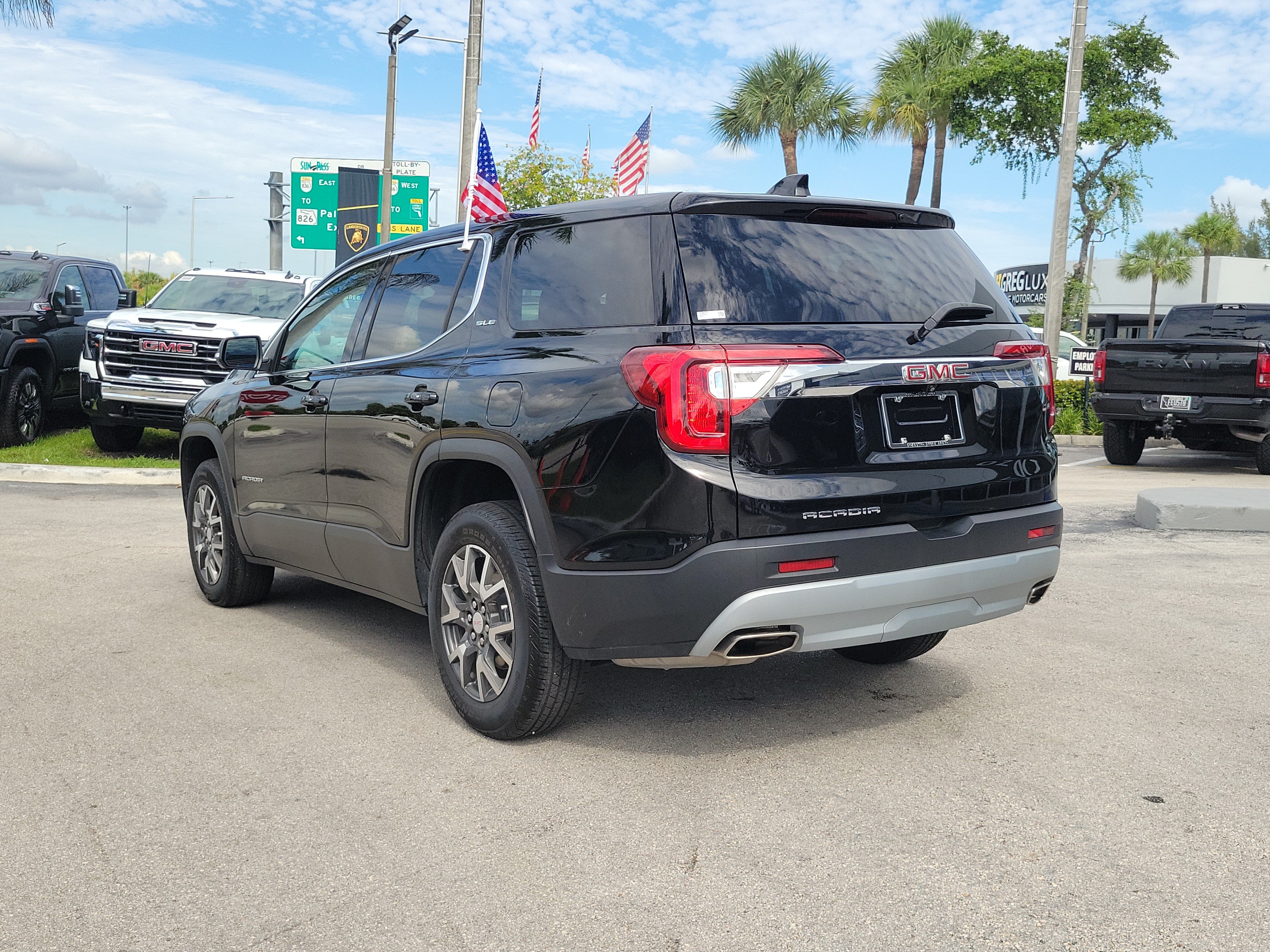 Used 2023 GMC Acadia SLE FWD image 7