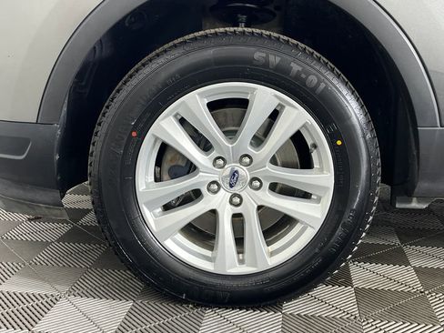 Used 2018 Ford Explorer XLT w/ Equipment Group 202A AWD/4WD image 21