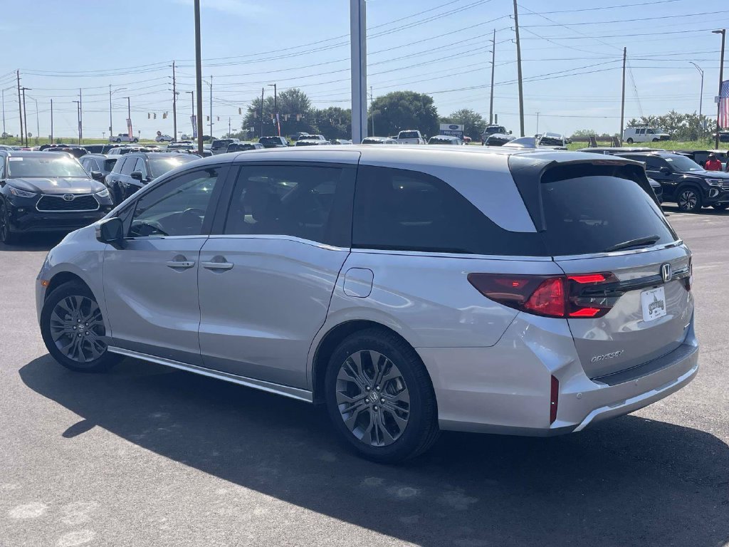 Used 2025 Honda Odyssey Touring image 5