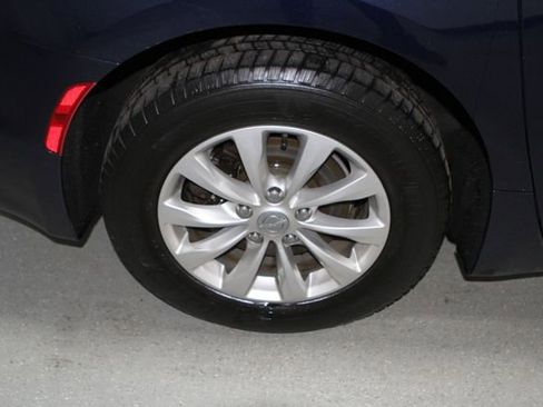 Used 2018 Chrysler Pacifica Touring-L Plus w/ Advanced Safetytec Group FWD image 4