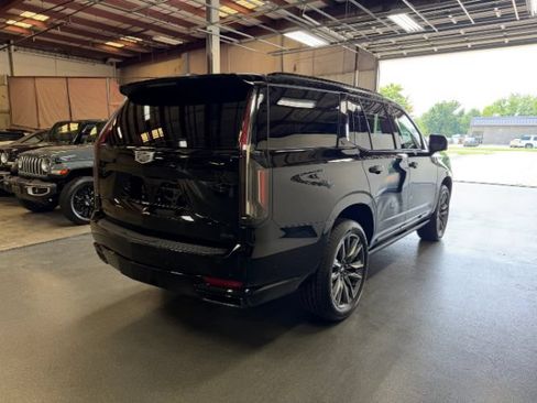 Used 2022 Cadillac Escalade Sport Platinum AWD/4WD image 4