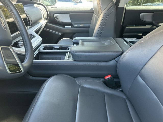 Used 2025 Ford Expedition Active AWD/4WD image 15